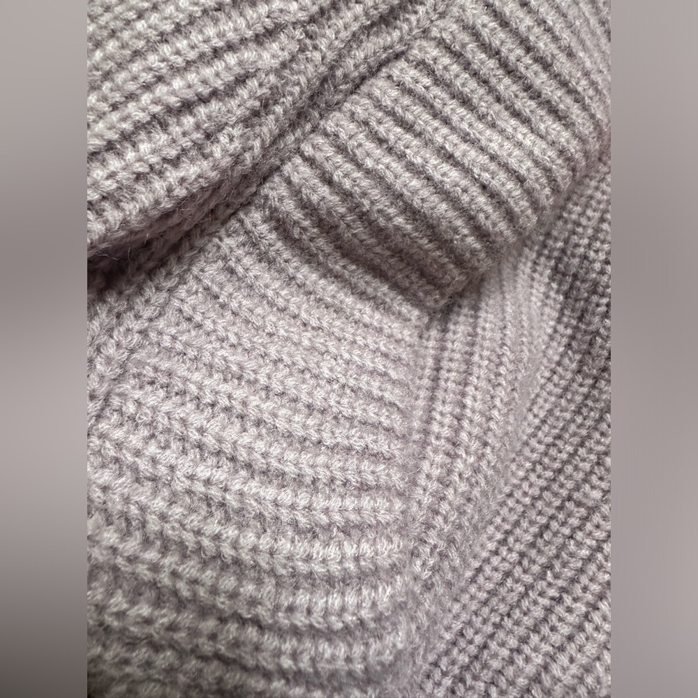 NWT ASTR The Label Lavender Sweater with Sleeve Detail - Picture 4 of 6